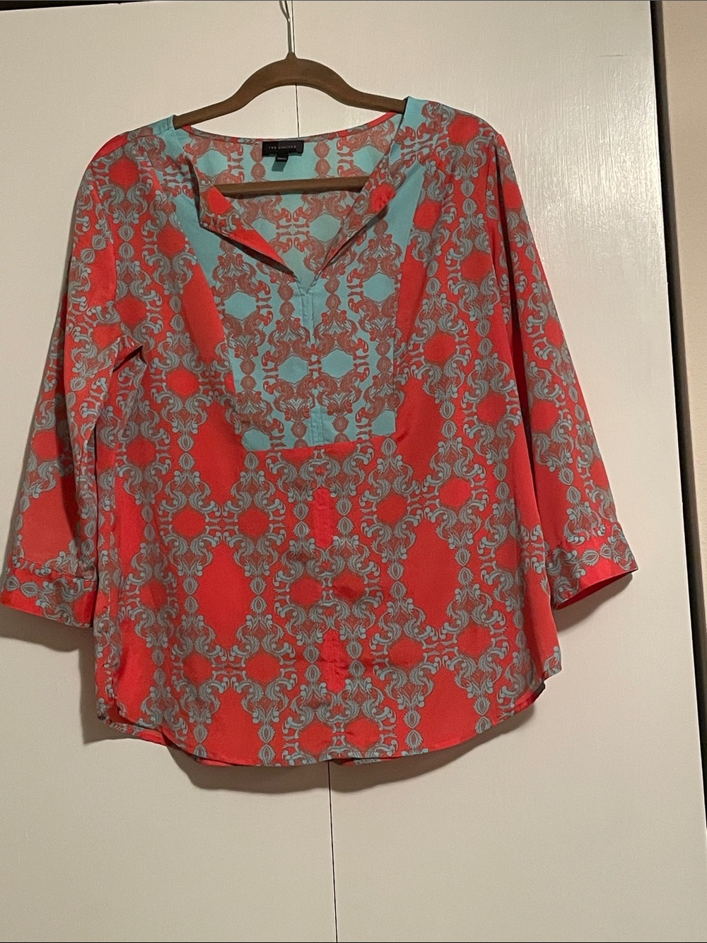 The Limited, Women’s Coral & Aqua Patterned Split-Neck Blouse Size L